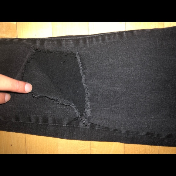Ripped black high rise skinny jeans 🖤 - Picture 6 of 7